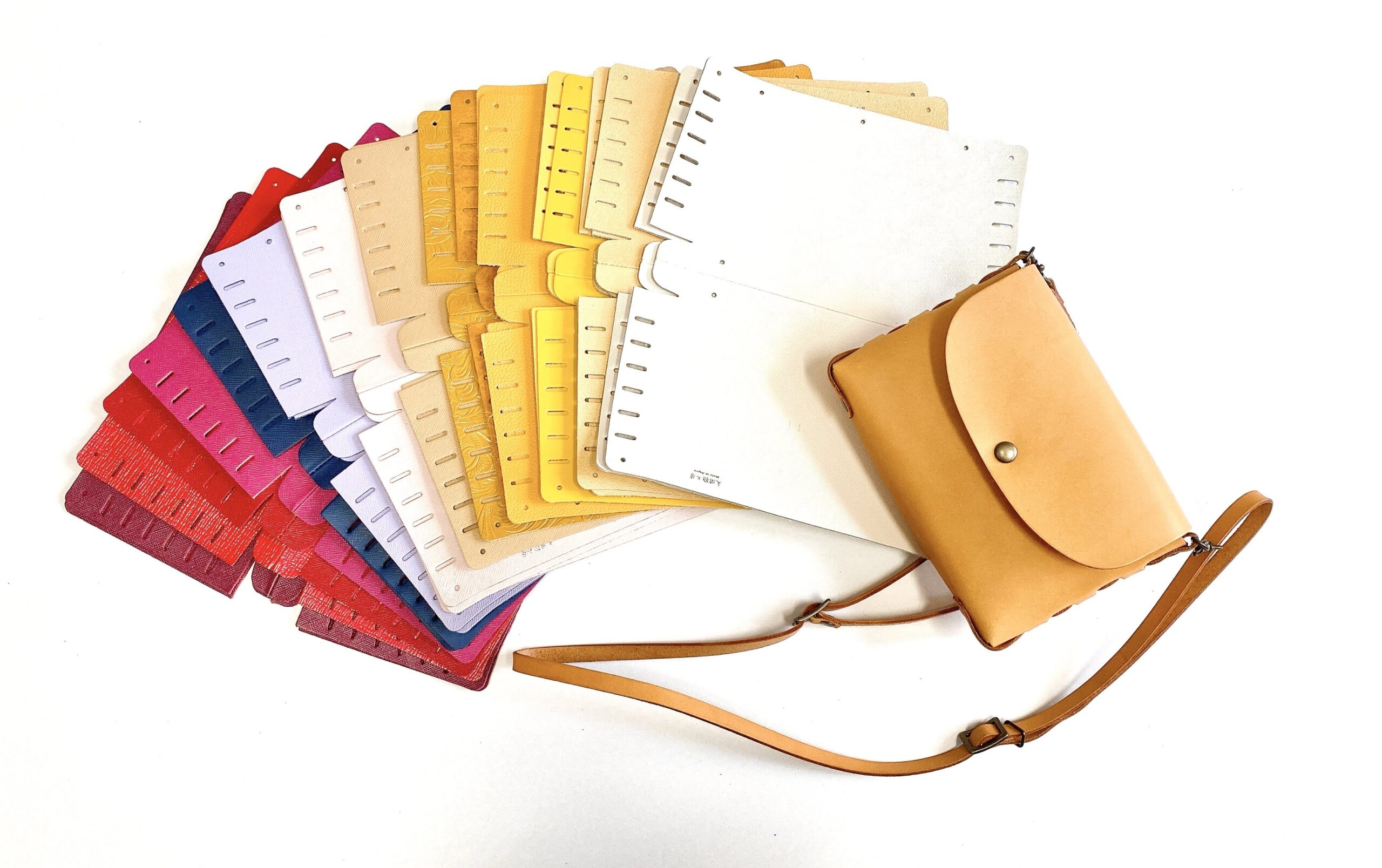 募集開始！夏休み『世界で1つだけの本革を使ったショルダーバッグ作り体験!』✨