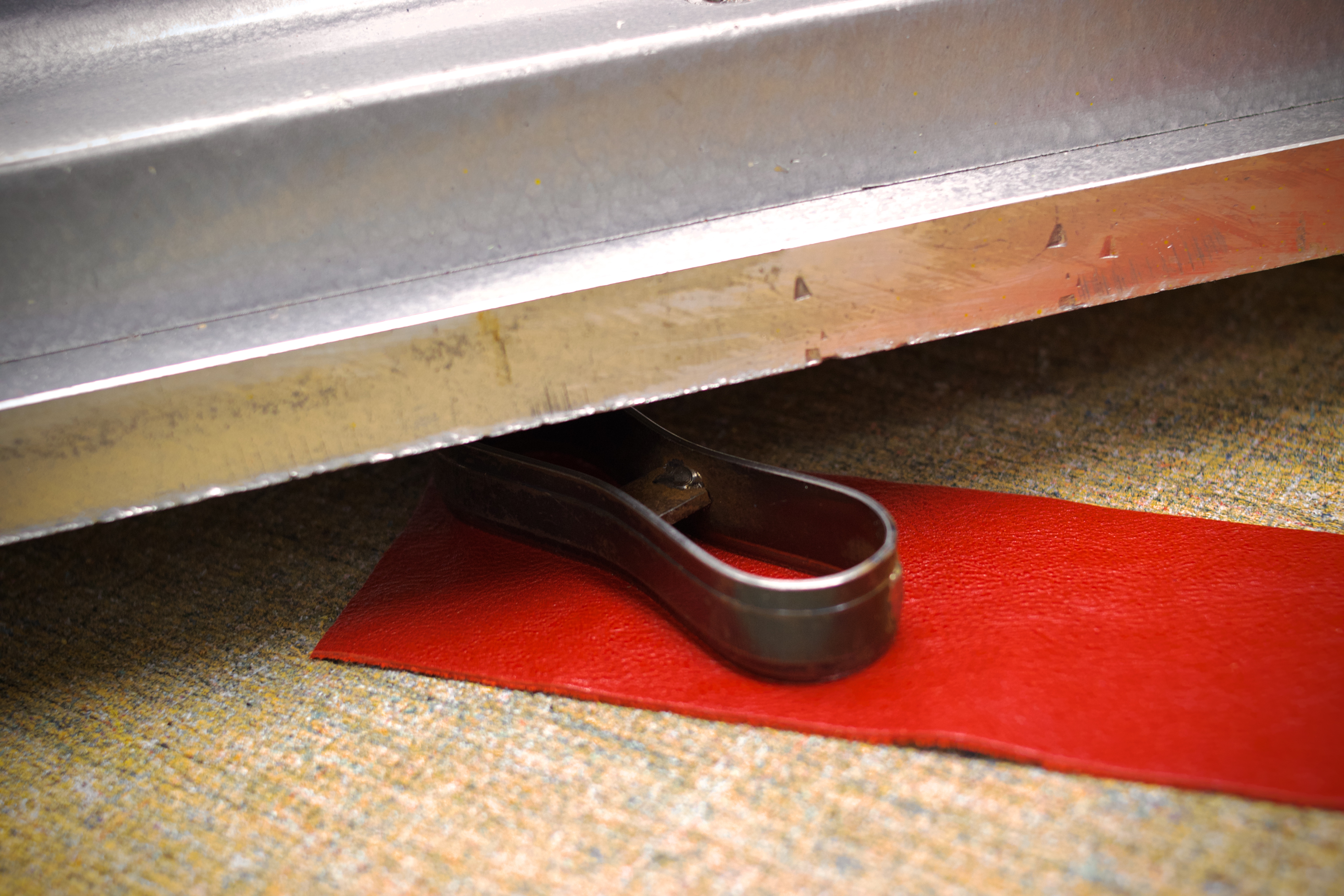 革と語る時間　— 革職人が一日で一番静かになる瞬間 —